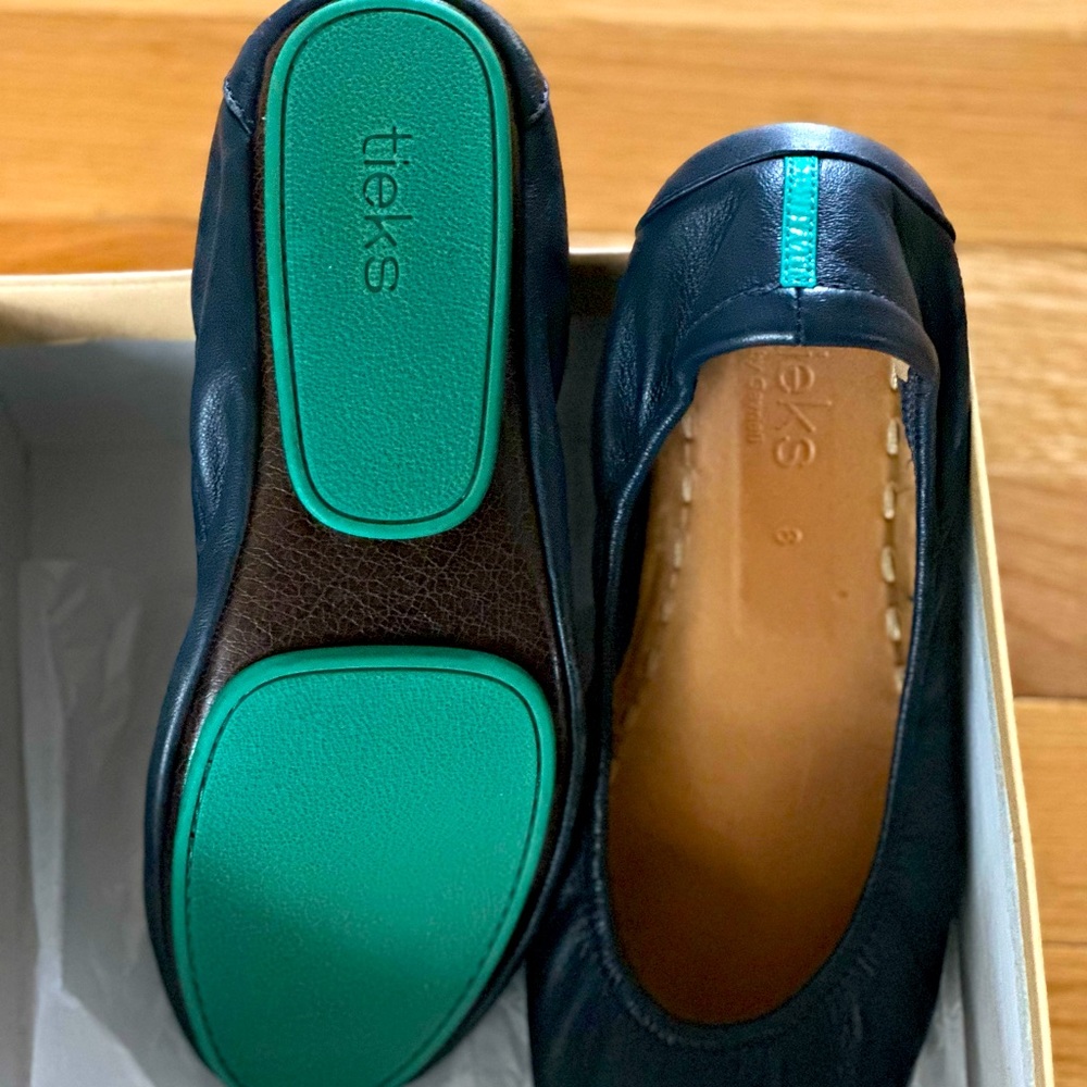 Pre-Worn Classic Navy Blue Tieks size 8